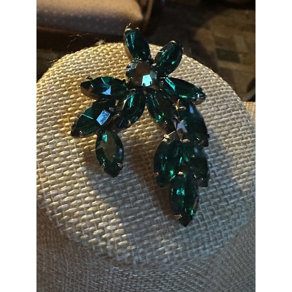 VTG JULIANA EMERALD GREEN MARQUISE RHINSTONE/ AB ROUND CENTER STONE BROOCH 2” - Picture 1 of 7